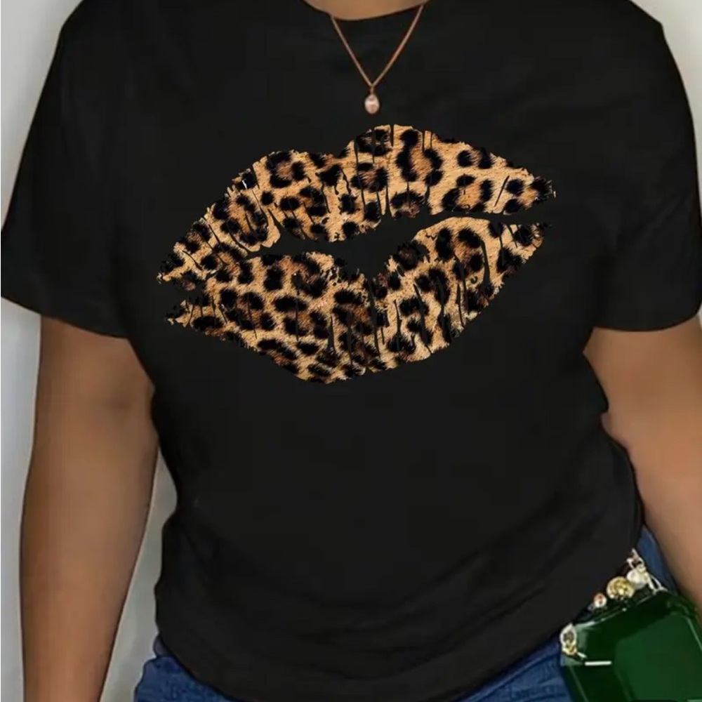 Chic Black Tee with Leopard Print Lips brand new